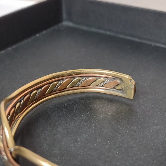 6.75 Inch Very Awesome Vintage Multi Tone Metal Cuff Bracelet - Picture 4 of 13